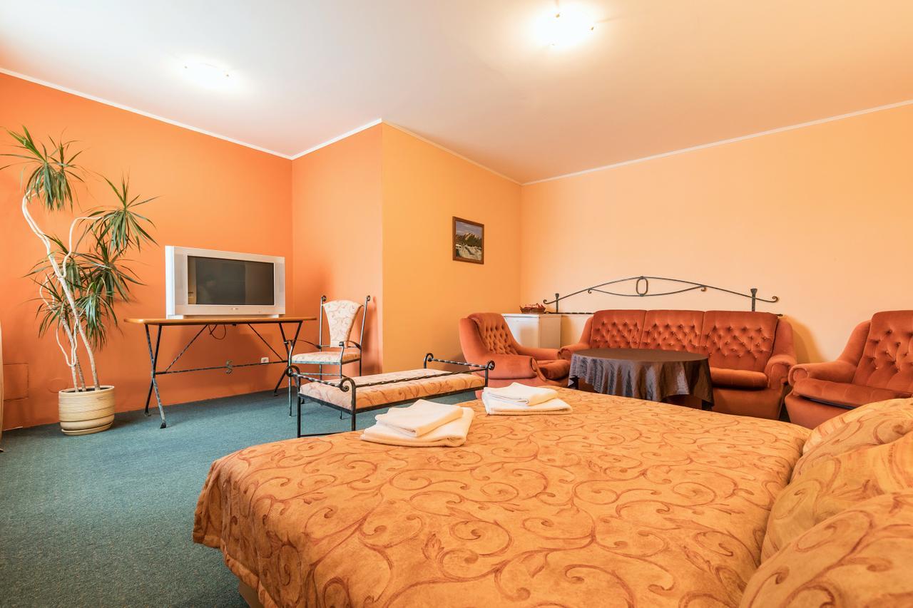 Kyjovsky Pivovar - Hotel, Restaurace, Pivni Lazne Buitenkant foto