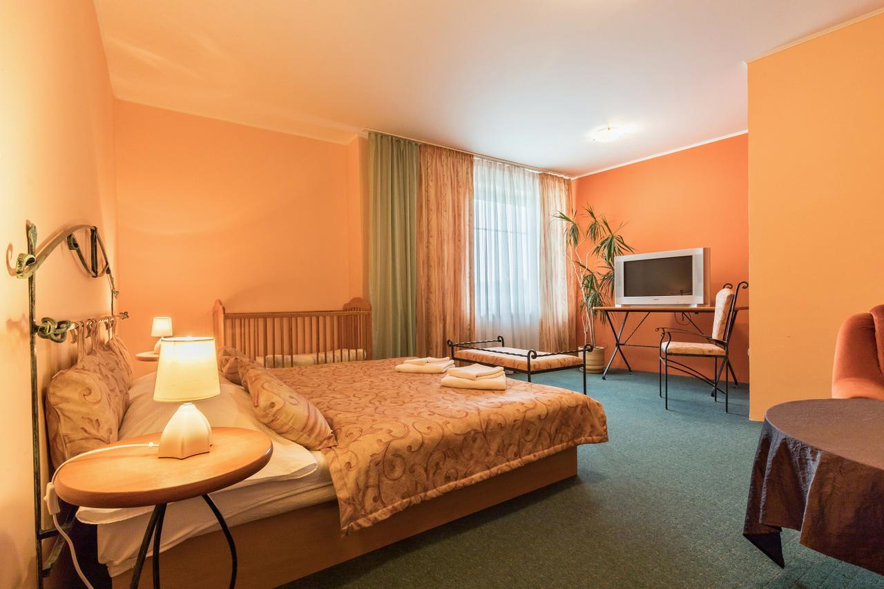 Kyjovsky Pivovar - Hotel, Restaurace, Pivni Lazne Buitenkant foto